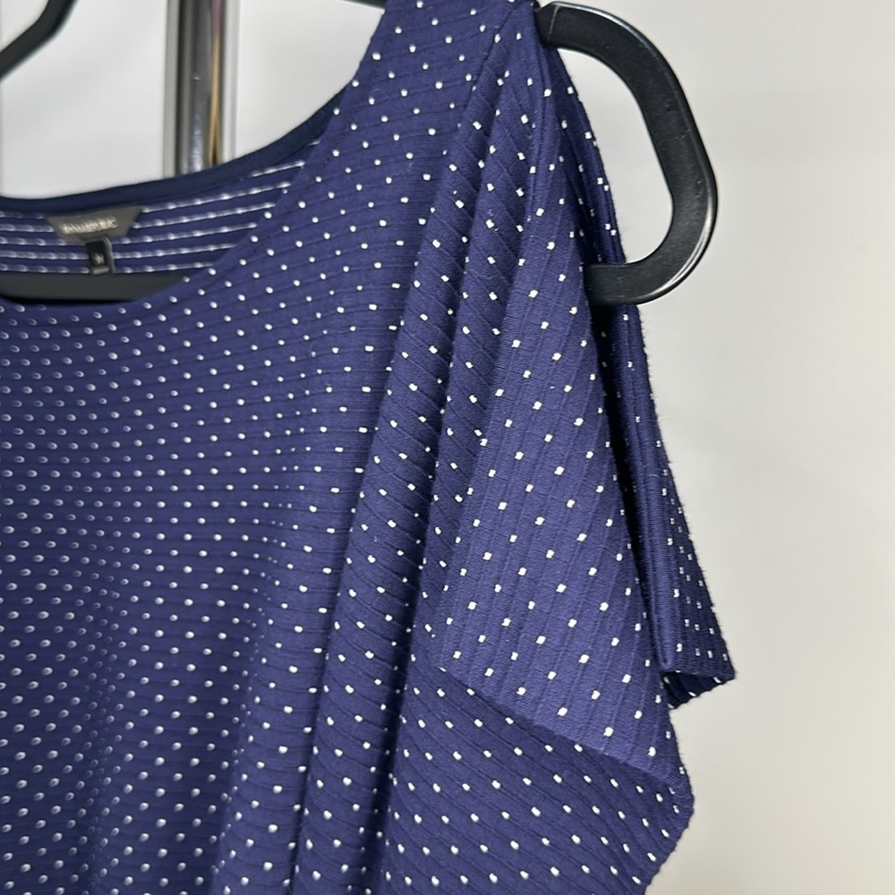 Banana Republic Split Flutter Sleeve Blouse with Belt and Scoop Neck, Size M - Picture 3 of 6